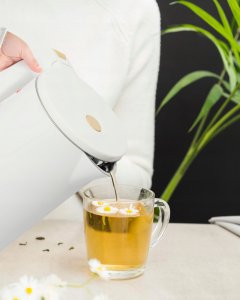 Czajnik elektryczny bezprzewodowy turystyczny 1500 W 1.7 l obrotowy biały 9