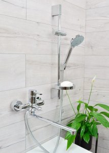 SOTBE UNICORN bateria wannowa z długą wylewką + bateria umywalkowa obrotowa 3