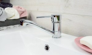 SOTBE UNICORN bateria wannowa z długą wylewką + bateria umywalkowa obrotowa 5