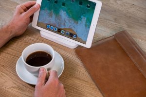 FIXED Oxford Leather Case for Apple iPad Pro 10.5", Pro 11" (2018-2022), Air (2019-2022), 10.2" (2019-2021), brown 3