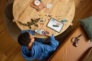 LEGO Jurassic World Misja na łodzi i model mozazaura (76974) 4