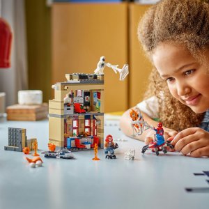 LEGO Marvel Mieszkanie Petera Parkera (76317) 3