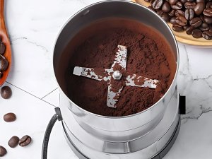 Młynek do mielenia kawy ziaren orzechów przypraw wydajny elektryczny mocny 8