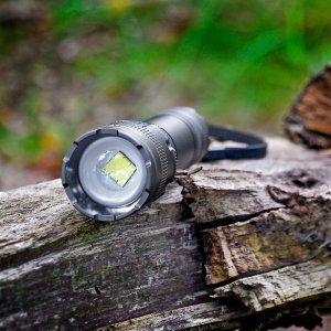 Ładowalna latarka ręczna LED Cannon - 4500 lumenów 11