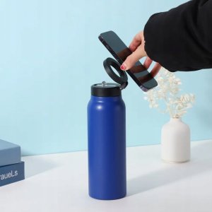 OEM Butelka / bidon na wodę metal z uchwytem kompatybilnym z Magsafe 950ml niebieski 3