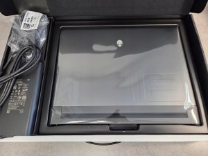 Dell Alienware m18 R2 i9-14900HX 32GB 2TB SSD RTX 4080 QHD+ 165Hz Win11 9