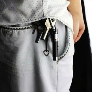 LASER DLA KOTA WSKAŹNIK LASEROWY LATARKA UV ZABAWKA 3w1 DO ZABAWY Z KOTEM 10