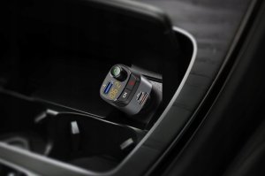 TRANSMITER SAMOCHODOWY FM BLUETOOTH ZESTAW GŁOŚNO MÓWIĄCY ŁADOWARKA QC 3.0 3