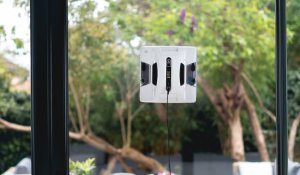 Hobot - 2S window cleaning robot - compact and lightweight 2