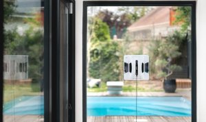 Hobot - 2S window cleaning robot - compact and lightweight 8