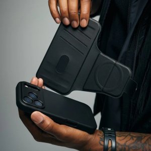 Decoded Textured Silicone Detachable Wallet - obudowa ochronna do iPhone 17 kompatybilna z MagSafe (phantom black) 5