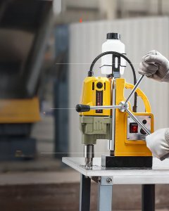 Wiertnica magnetyczna 1400W 1250N 800obr do stali wiertarka stołowa 6