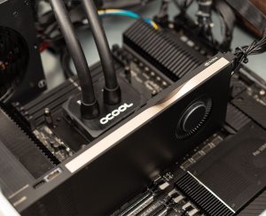 bluechip BUSINESSline Workstation WS1310R AMD Ryzen™ Threadripper™ 7960X 32 GB DDR5-SDRAM 500 GB SSD NVIDIA Quadro RTX A4000 Windows 11 Pro Podwozie montowane w stelażu Stanowisko Czarny 3