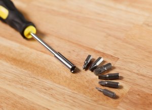 Zestaw narzędzi z wkrętakiem akumulatorym 47el. w walizce 5