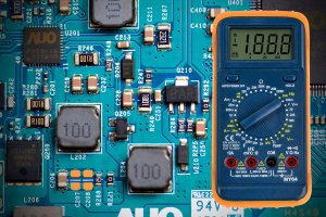Dokładny Multimetr Cyfrowy Elektryczny Miernik Prądu Tester + Termosonda My64 4
