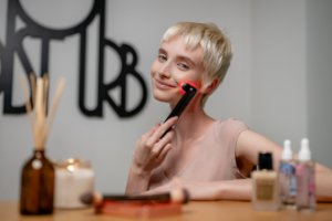 Masażer soniczny do liftingu twarzy z funkcją EMS Humanas Aurora - czarny 15