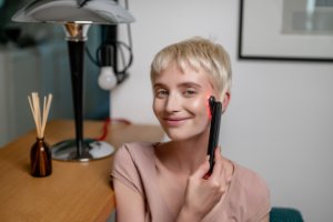 Masażer soniczny do liftingu twarzy z funkcją EMS Humanas Aurora - czarny 17