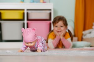 MGA Baby Born Emily uczy się chodzić (838426) 4