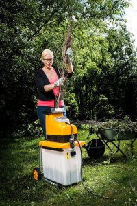 Riwall Rozdrabniacz elektryczny RES3044 do gałęzi rębak frezowy Żbik mocny 12