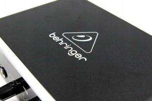 Behringer U-Phoria UMC22 -aanikortti USB-vaylaan 15