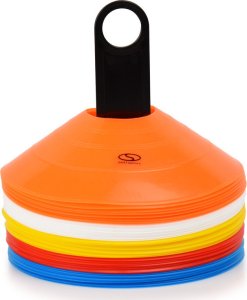 Pachołki talerzyki stożkowe 50szt.   stojak / TT50-19MULTIZestaw 50 pachołków stożkowych SMJ sport (19 cm, wys. 5 cm, 18 g). W zestawie stojak i siatkowy pokrowiec. Kolory mix. Idealne do wyznaczania stref, torów i ćwiczeń treningowych. 5