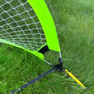 Bramka piłkarska treningowa pop-up - zielony neon (M) 120x80x80 cmBramka treningowa SMJ sport typu pop-up 120x80x80 cm, kolor neonowy zielony. Składana, lekka, z 3 kotwicami do mocowania w ziemi. Idealna do treningów i rekreacji. 2