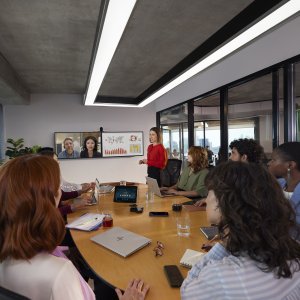 Poly System wideokonferencyjny Studio G62 z zestawem płyty montażowej bez łączności radiowej TAA 9