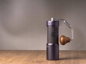 1Zpresso J-Ultra ręczny młynek do kawy żelazny stożkowy mechanizm 40g 2