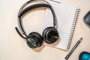 Poly Zestaw słuchawkowy Voyager Focus 2 USB-C-C + przejściówka USB-C/A 5