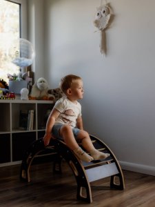 Bujak Montessori czarny M + zjeżdżalnia ze ścianką + poduszka oliwkowa 3