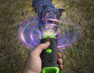 Ultradźwiękowy Odstraszacz Psów "Dog Husher" Odstraszający Dźwiękiem Światłem Stroboskopowym Alarmem Odstraszacz na Psy Przeciw Psom 10