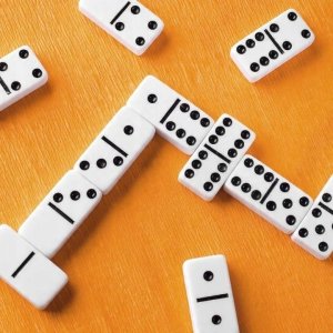 GRA DOMINO LOGICZNA DO ZABAWY EDUKACYJNA PODRÓŻNA 28 ELEMENTÓW RODZINNA 4