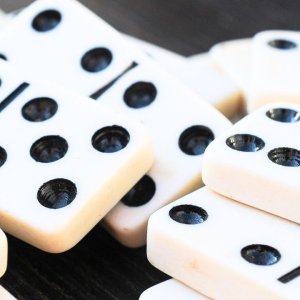 GRA DOMINO LOGICZNA DO ZABAWY EDUKACYJNA PODRÓŻNA 28 ELEMENTÓW RODZINNA 5