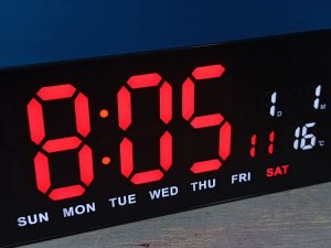 JVD Zegar sieciowy LED DH3604.1 cyfry 10 cm, termometr, budzik, wersja angielska 6