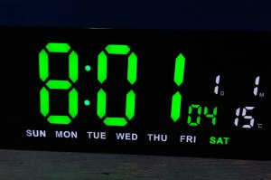 JVD Zegar sieciowy LED DH3604.2 cyfry 10 cm, termometr, budzik, wersja angielska 6