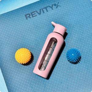 Revity Szklana butelka na wodę bidon z dziubkiem i miarką w silikonowym etui 12