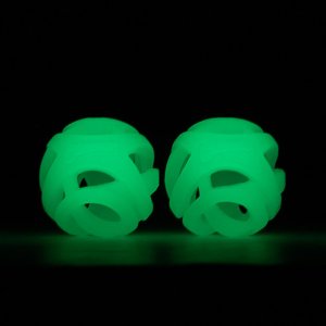 Pet Supplies Chuckit! Max Glow Air Fetch Piłka glowing in the dark zabawka dla psa small 5 cm 2 szt. 3