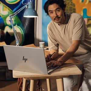 Laptop HP Laptop do pracy 17-cw0004nj / 8C684EA / Intel i7 / 32GB / SSD 1TB / Intel Xe / 4K / Win 11 / Srebrny 8