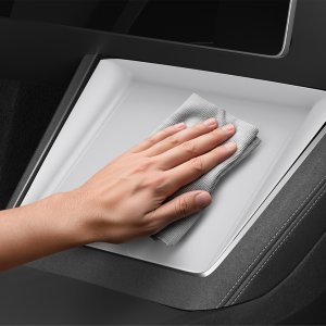 Ładowarka Spigen Tesla Wireless Charging Pad Cover, white - model Y 2025 6