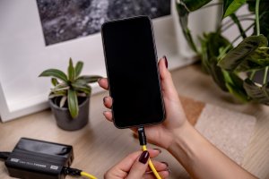 NEWELL NL4987 Kabel USB-C 100 W 2 m silikonowy żółto-czarny 4