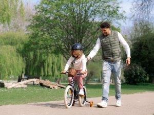 Rower dziecięcy Huffy Vintage 16" z koszykiem i kółkami bocznymi czarny 9