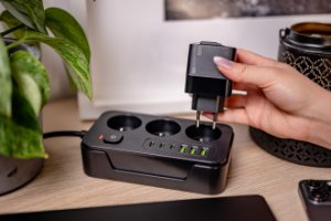 Ładowarka sieciowa Newell GaN 65 W LCD - EU 104