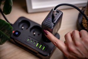 Ładowarka sieciowa Newell GaN 100 W TFT - EU 210