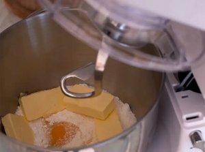 Robot planetarny Orava Wielofunkcyjny robot kuchenny, 1400 W, 6 prędkości i tryb Pulse, system planetarny 4