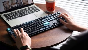 Klawiatura Keychron B36 (B36-K9) - US układ - Low Profile Scissor - Deep Czarny (Juoda) Membraninė Belaidę Klaviaturę 4