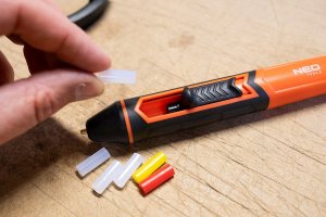 Pistolet do kleju Neo 17-085 4.2 W 3.7 V USB 10