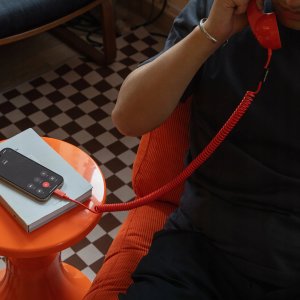 Native Union Pop Phone - słuchawka telefoniczna USB-C z funkcją odbierania i kończenia połączeń (alarm red) 3