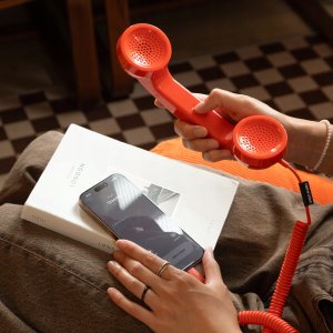 Native Union Pop Phone - słuchawka telefoniczna USB-C z funkcją odbierania i kończenia połączeń (alarm red) 4