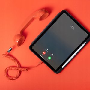 Native Union Pop Phone - słuchawka telefoniczna USB-C z funkcją odbierania i kończenia połączeń (alarm red) 5