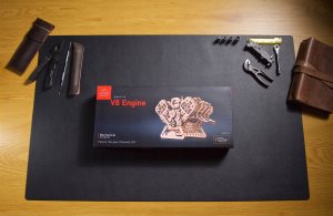 UGEARS Drewniane mechaniczne puzzle Motor V8 14